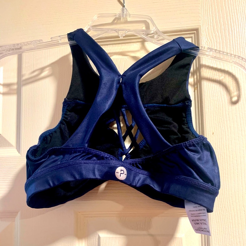 Protokolo Wet Look Keyhole Sports Bra - Picture 3 of 5